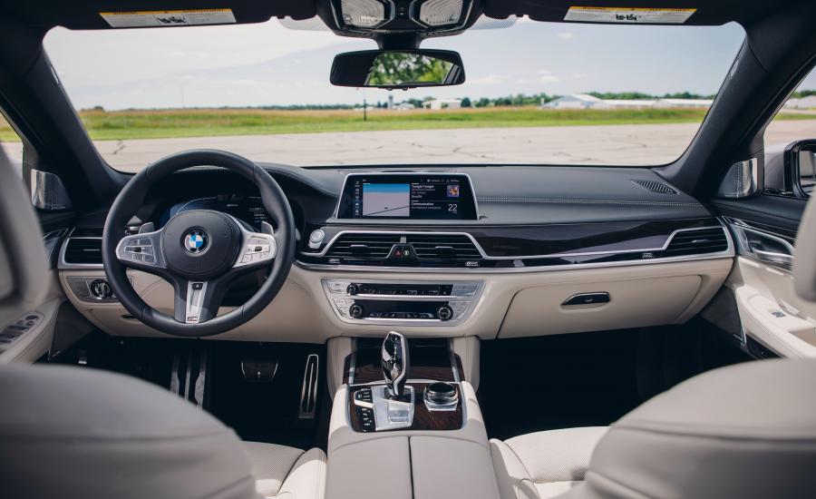 Торпедо BMW 745e xDrive M Sport (G11) 2019 года  (NA) (фото 9 из 32)